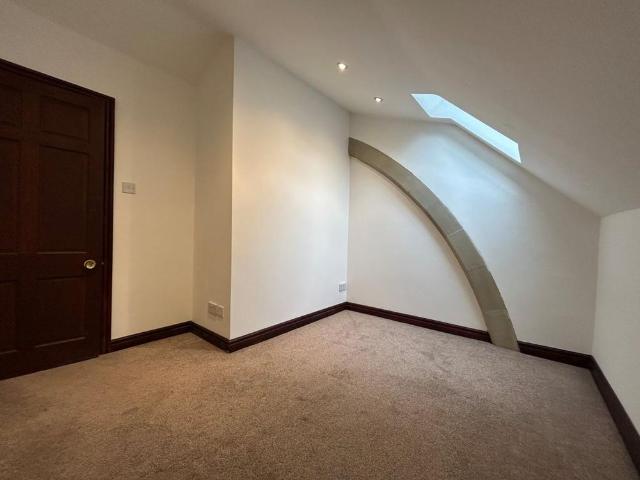 House for rent in Norwood Green, Calderdale