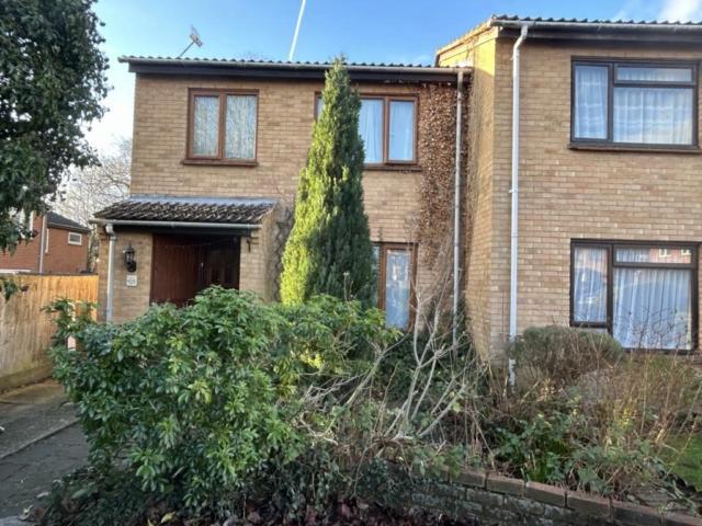House for rent in Egham Wick, Row Town