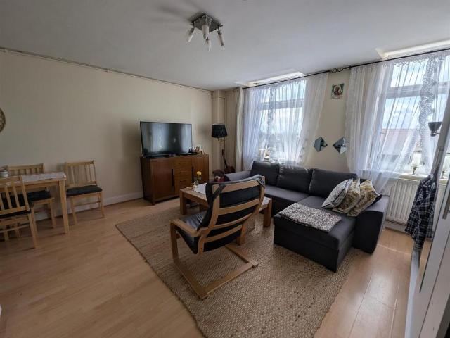 House for rent in Chingford Mount, Highams Park