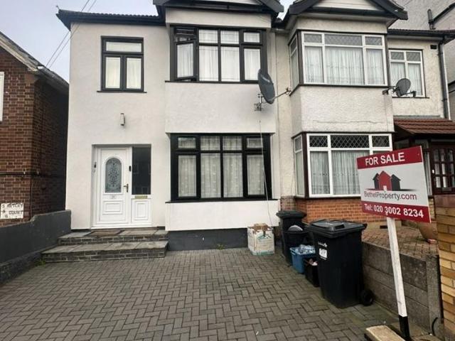 House for rent in Newbury Park, Greater London