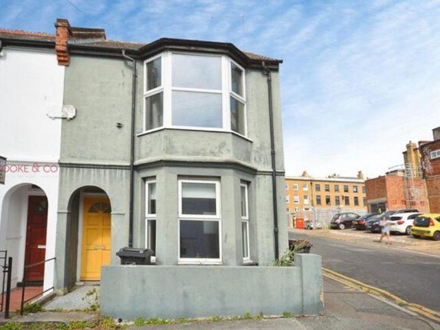 House for rent in Upton, Acol