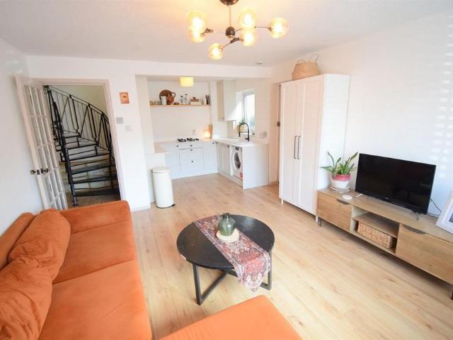 House for rent in Castle Quarter, Falcon Lodge