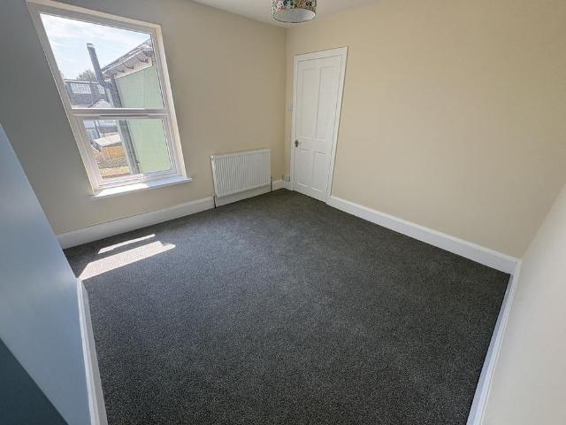 House for rent in River, Ash