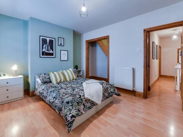 House for rent in Cabbage Hall, Calderstones