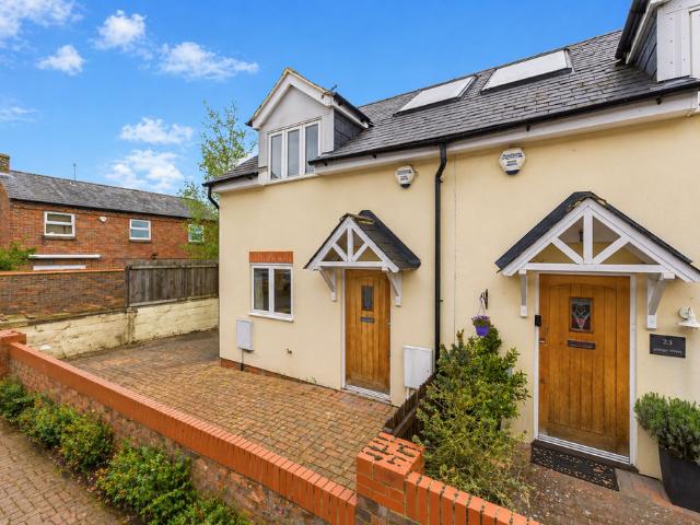 House for rent in Pouchen End, Hertfordshire