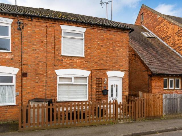 House for rent in Desborough