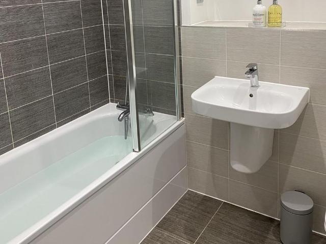House for rent in Row Town, Surrey