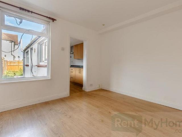 House for rent in Swanscombe and Greenhithe, Monks Orchard