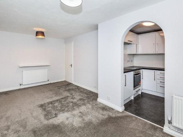Apartment for rent in Blackhills, Surrey
