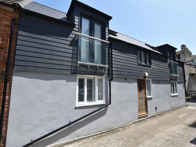 House for rent in Central, Heathlands