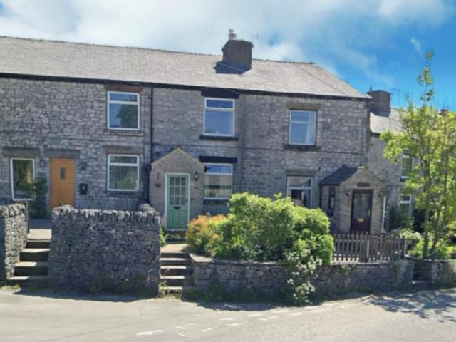 House for rent in Peak Dale, Charlesworth