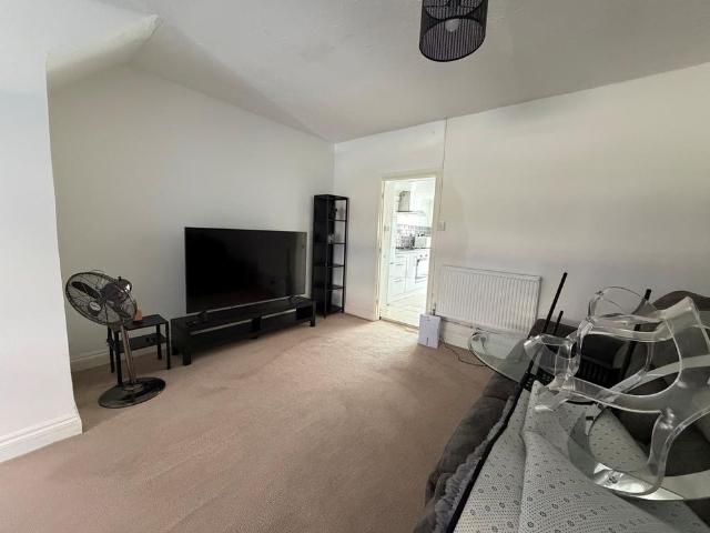 House for rent in River, Ash