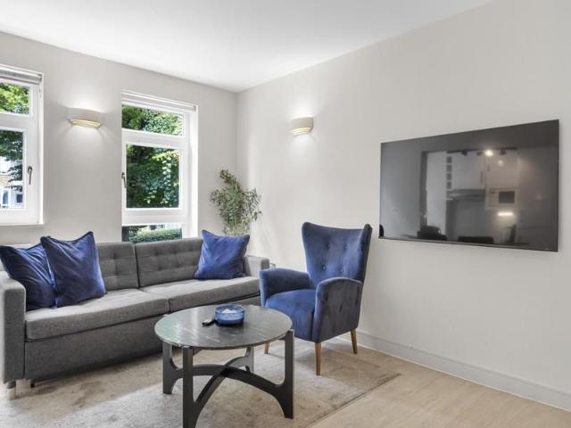 House for rent in Brondesbury, Greater London