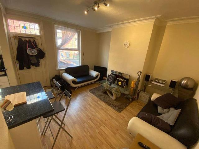 House for rent in Hyde Park, Leeds
