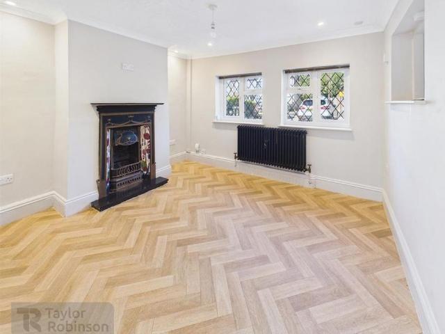 House for rent in Three Bridges, Glynde