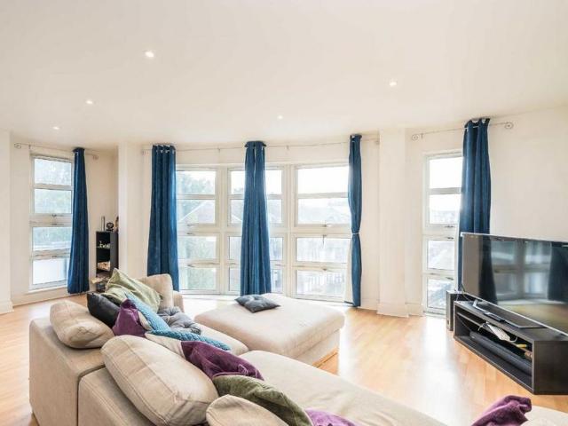 Apartment for rent in London Borough of Hounslow, Strand