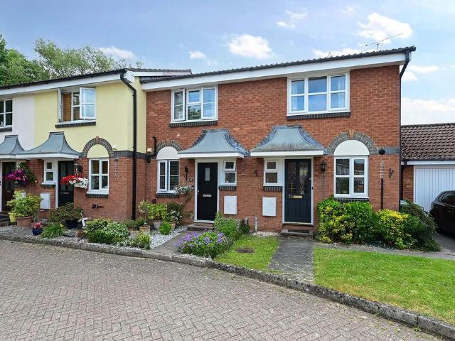House for rent in The Crescent, Farnborough