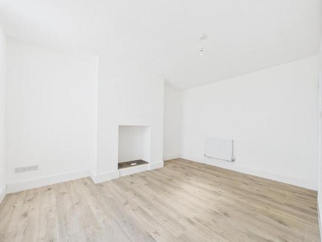 House for rent in Greengates, West Yorkshire