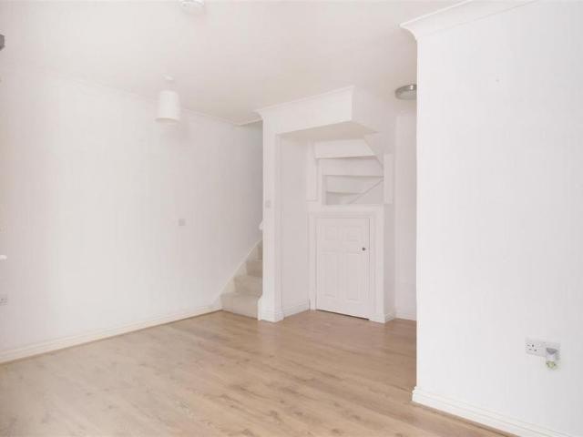 House for rent in Rose Hill, Pachesham Park