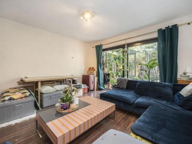 House for rent in St. George in the East, Greater London