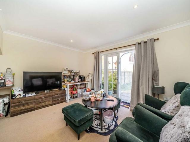House for rent in Mill Hill, Greater London