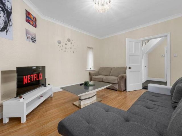 House for rent in Burnedge, Greater Manchester