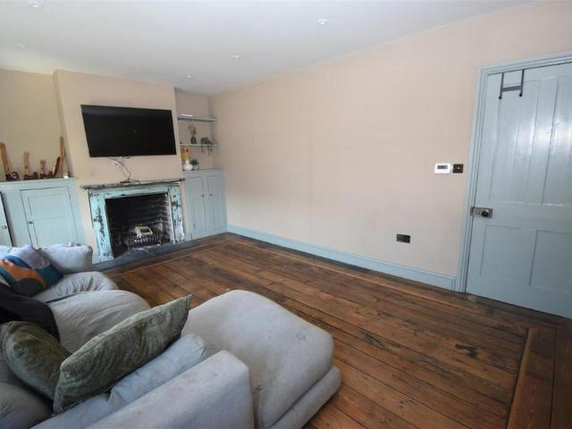 House for rent in Green Close, Warwickshire