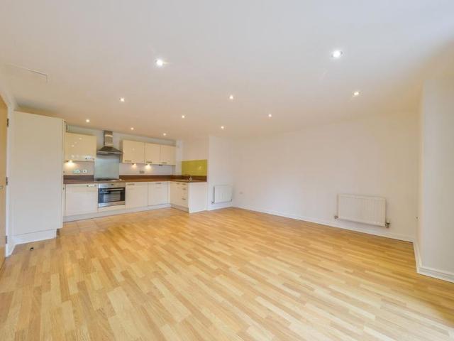 House for rent in Hatching Green, Five Acres