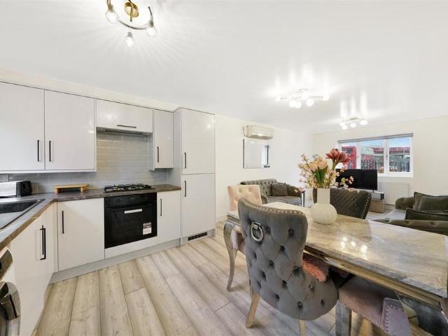 House for rent in London Borough of Newham, Greater London