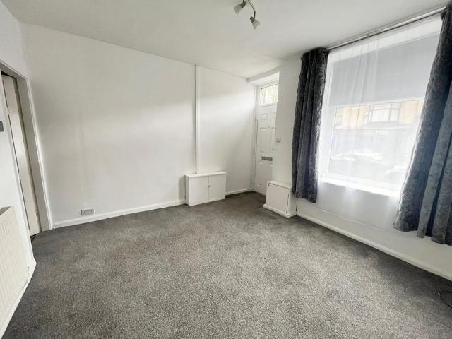 House for rent in Charlesworth, East Midlands