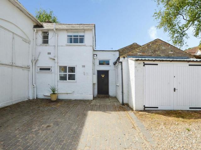 House for rent in Ashlyns Estate, Pouchen End