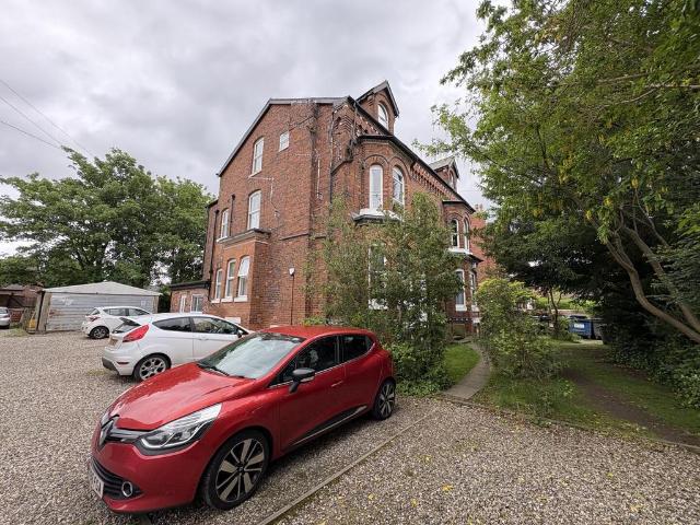 Flat for rent in Sale Moor, Trafford Park