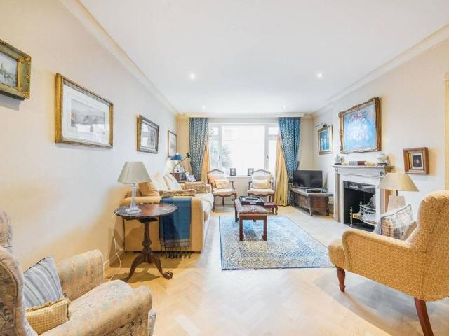 House for rent in Brompton, Greater London