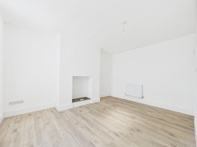 House for rent in Clifton, West Yorkshire