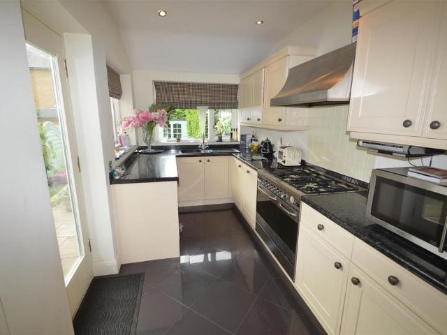 Bungalow for rent in Debden Green, Epping