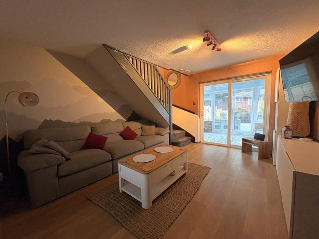 House for rent in Bryncyn, Falcon Lodge