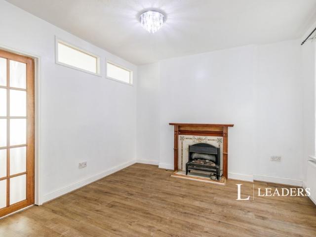 House for rent in Willow Lane Industrial Estate, Greater London