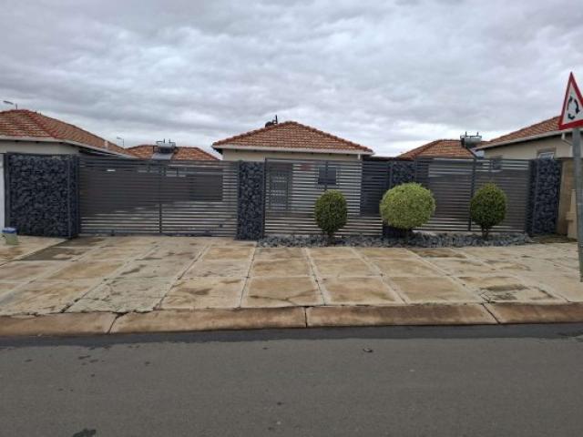 House for rent in Waterkloof, Gauteng