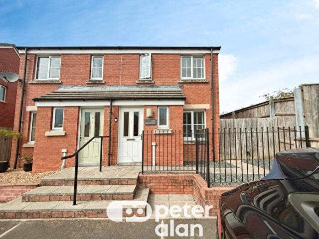 Apartment for rent in Bryncethin, Wales