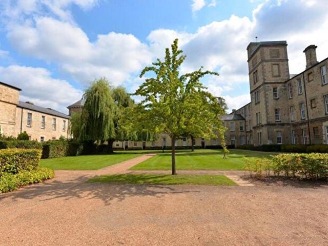 Apartment for rent in Littlemore Park, The Slade