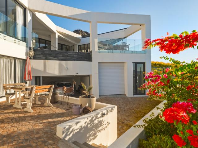 House for rent in Gordon's Bay, Western Cape