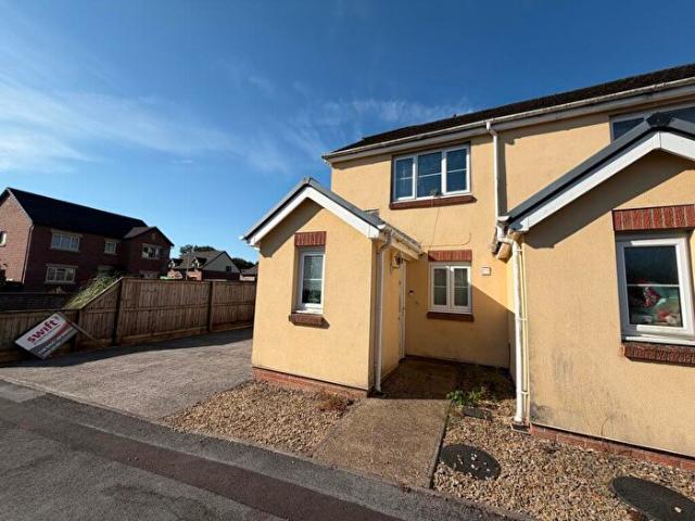 Apartment for rent in Llanedi, Wales