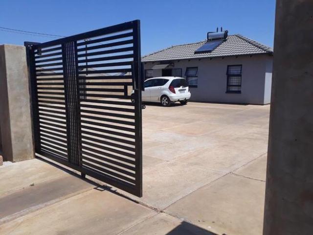 House for rent in Protea North, Soweto