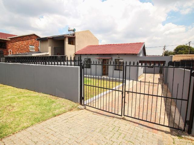 House for rent in Vosloorus, Gauteng