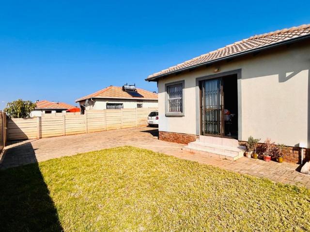 House for rent in Akasia