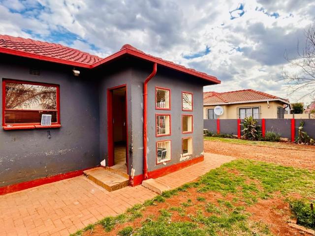 House for rent in Akasia