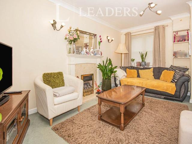 House for rent in Abbey End, Green Close
