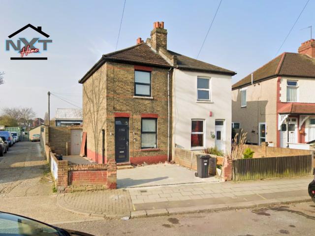 House for rent in Fairlop, Greater London