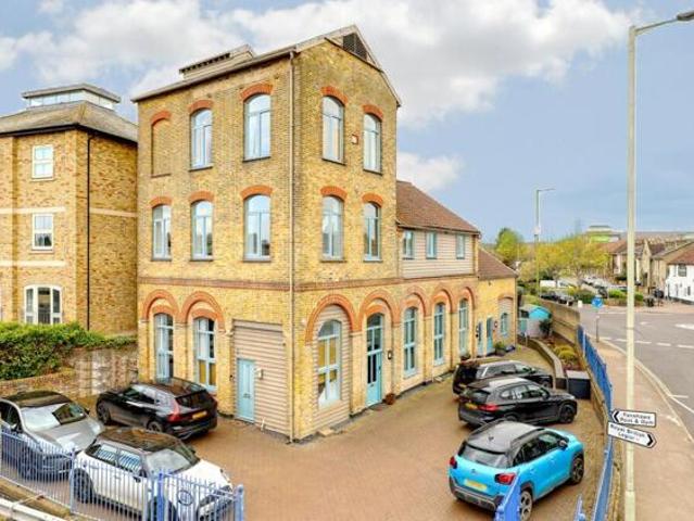 House for sale in Kings Hill, Colliers End