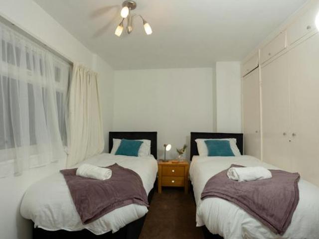 House for rent in Cliff Hill, Green Close